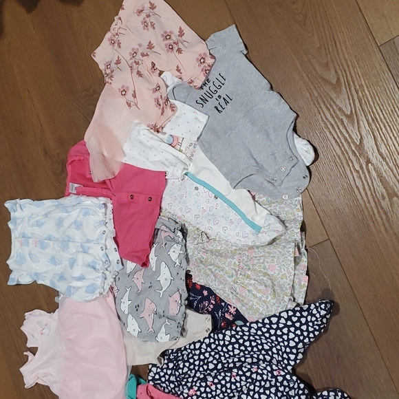 23 PIECE BABY GIRL LOT. 3 MONTH.. #4662 - Picture 5 of 5